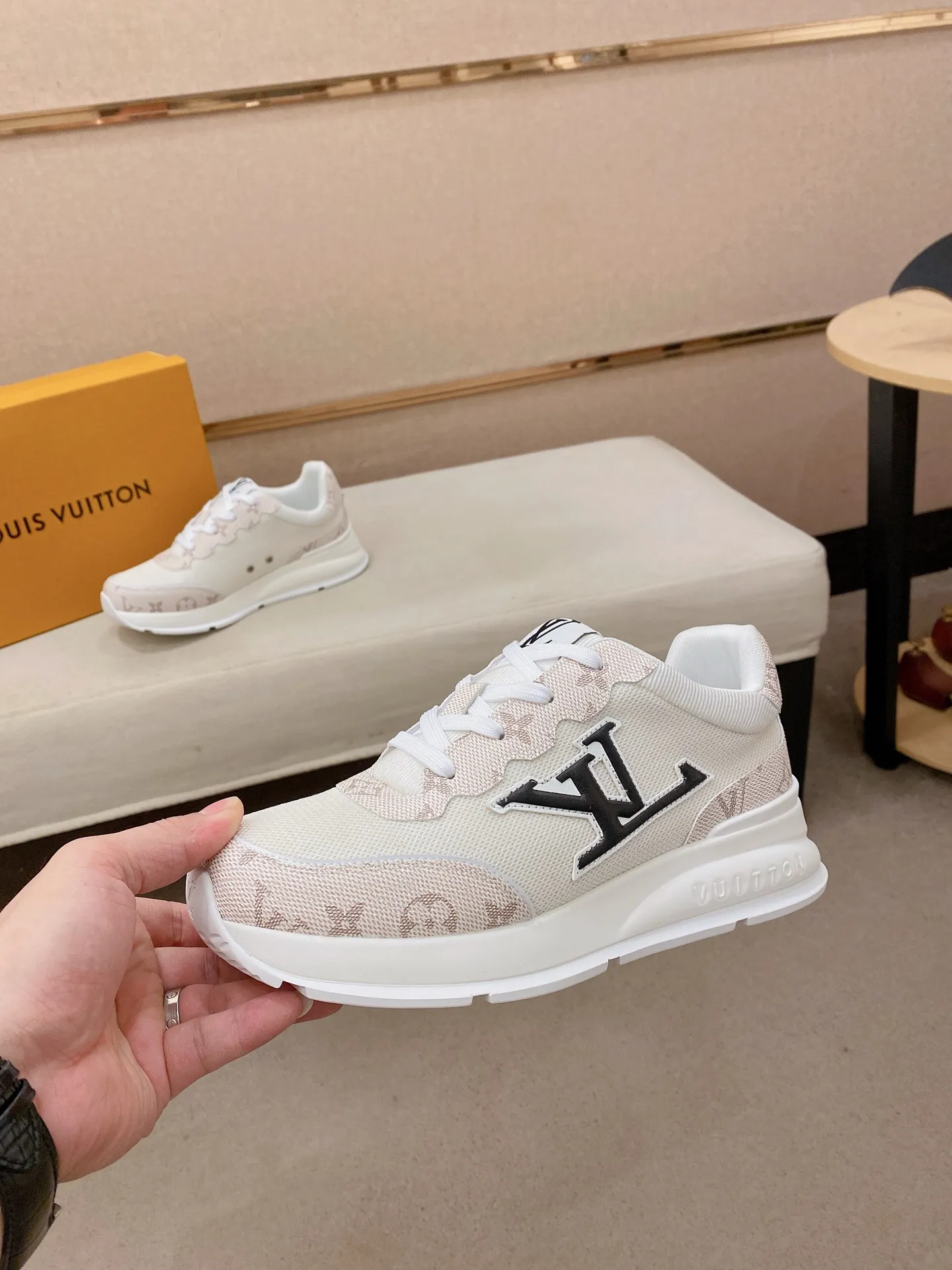 Men's shoes💰 462💰louis vuitton (Louis Vuitton/lv)🔍🔍The new counters are on sale at the same time. The uppers are imported from Italy. ️Re-engraved🇮🇹💪💪, ⚠Sole: The original sole is specially provided by the original factory, the exclusive movable molded sole is super comfortable, ⚠Original factory follow-up goods, 🔍🔍high quality, you can go in and out of the counter at will, welcome to compare⚠. Code number: 38-44 (45/46 customized, non-refundable)